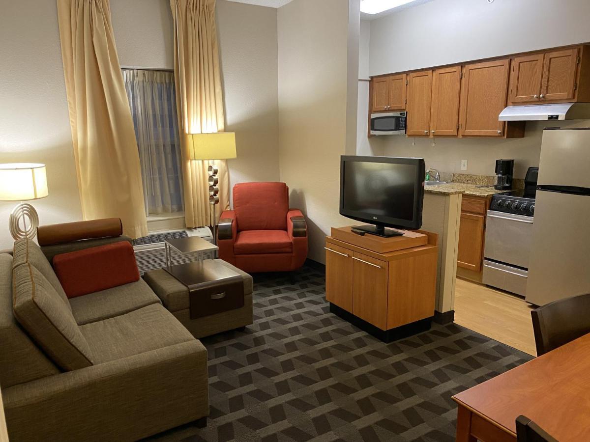 Mainstay Suites Middleburg Heights Cleveland Airport Bagian luar foto