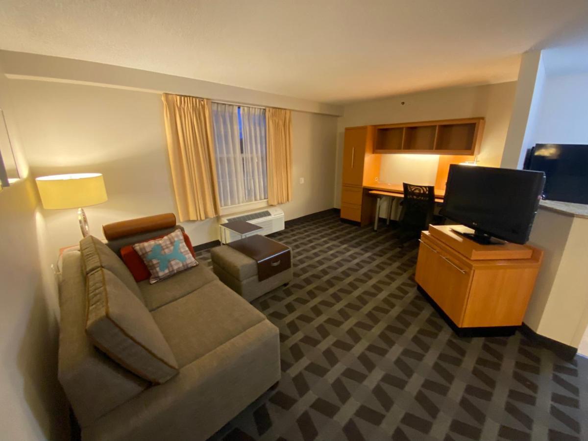 Mainstay Suites Middleburg Heights Cleveland Airport Bagian luar foto