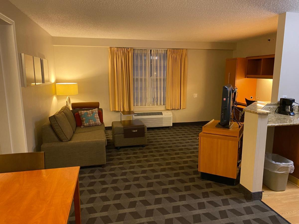 Mainstay Suites Middleburg Heights Cleveland Airport Bagian luar foto