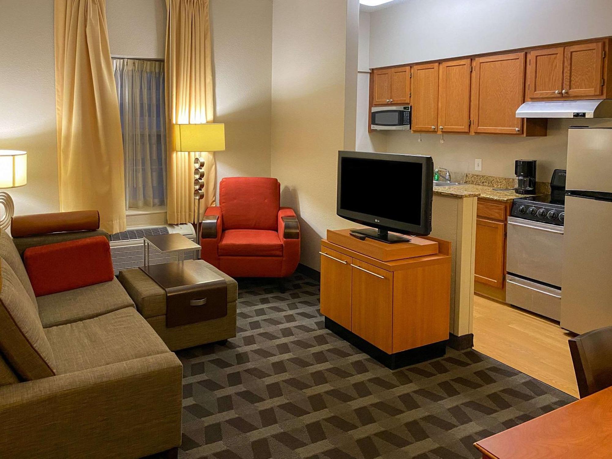 Mainstay Suites Middleburg Heights Cleveland Airport Bagian luar foto