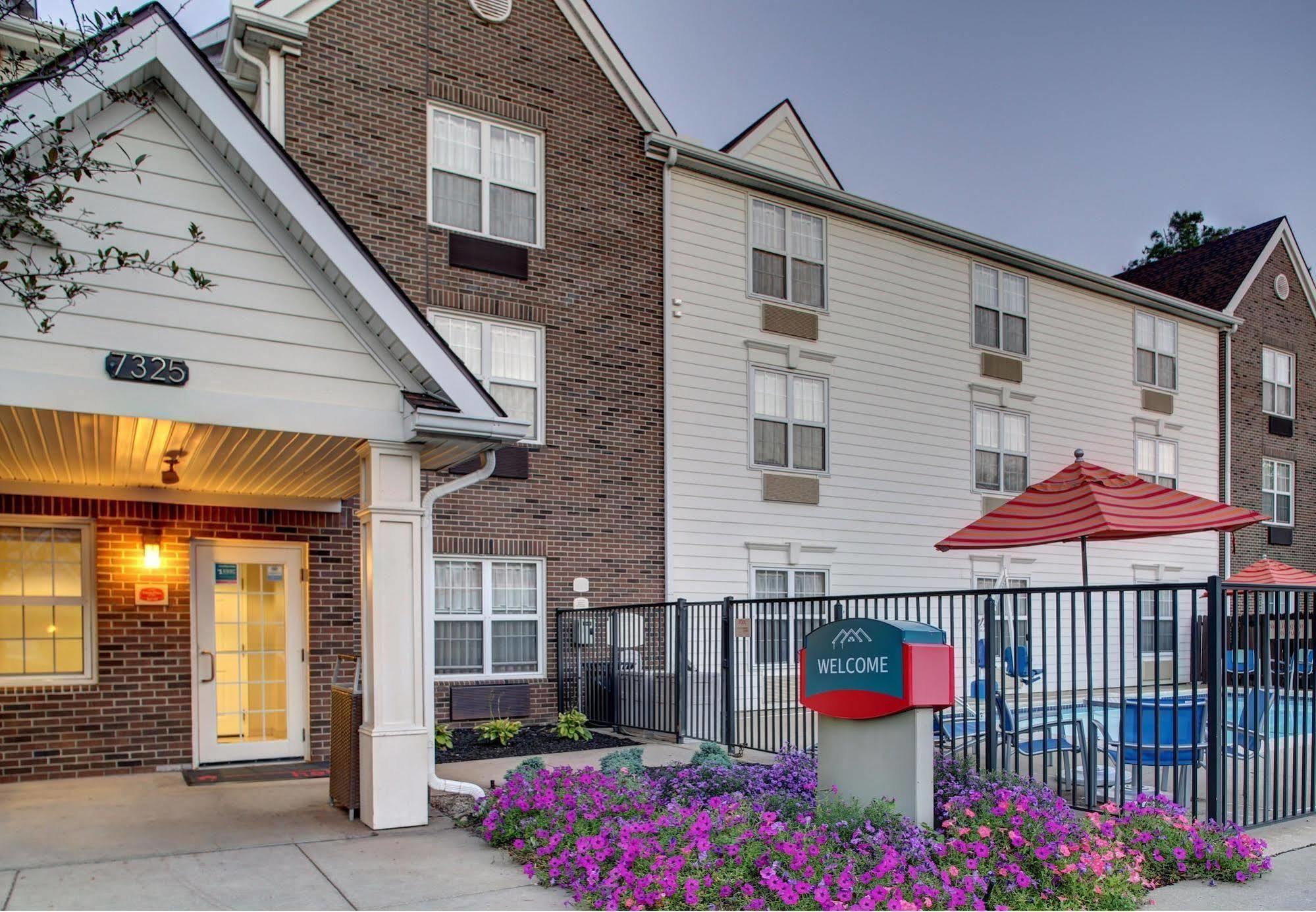 Mainstay Suites Middleburg Heights Cleveland Airport Bagian luar foto