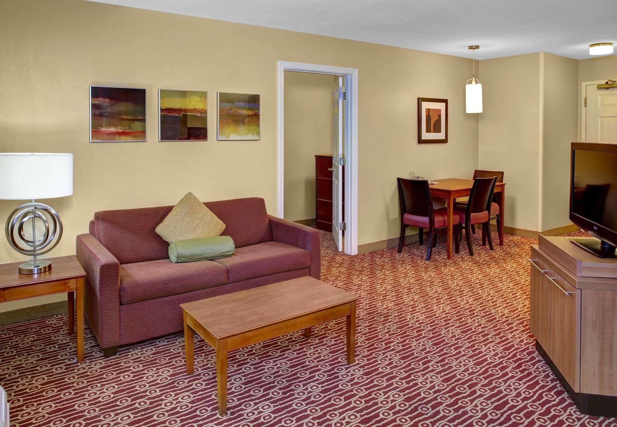 Mainstay Suites Middleburg Heights Cleveland Airport Bagian luar foto